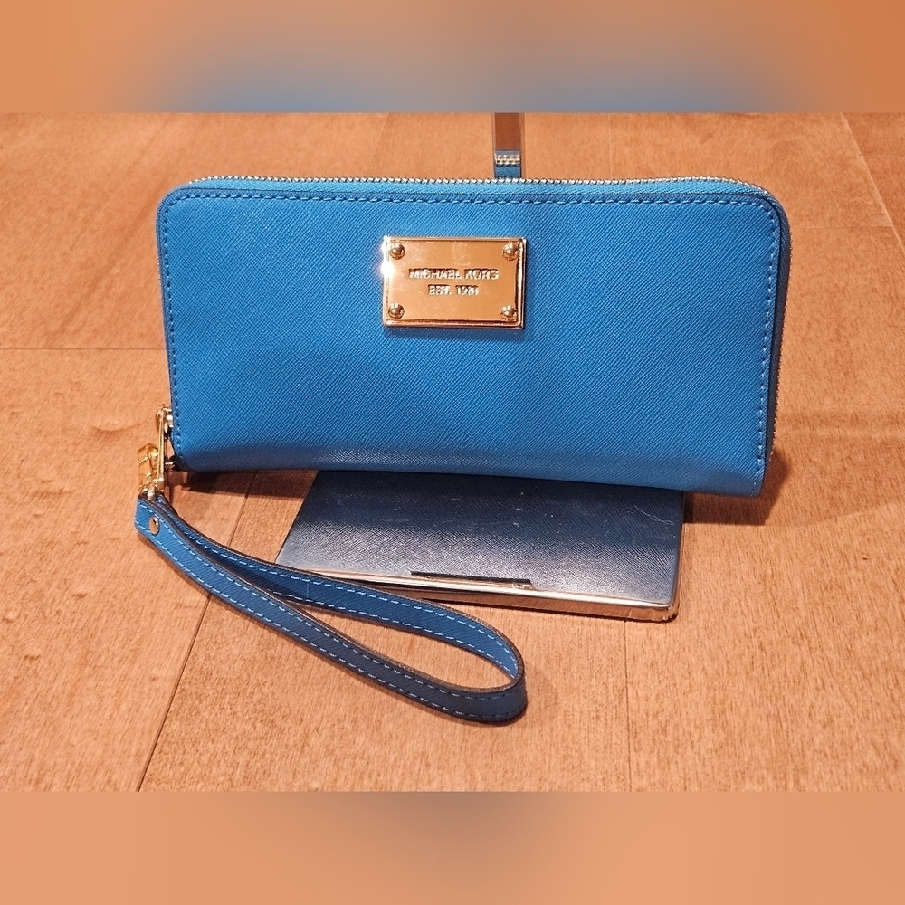 NOS Michael Kors Wristlet Strap Wallet Clutch Zip Around Turquoise Blue